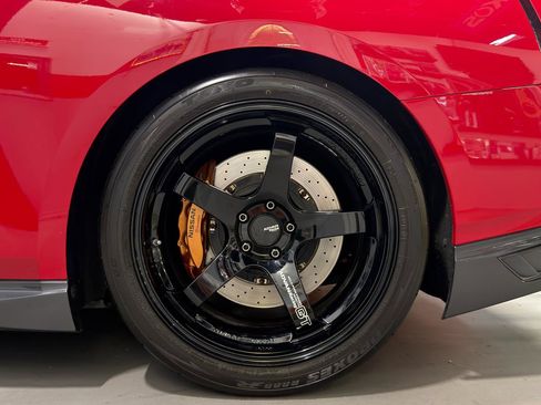 Used 2018 Nissan GT-R Premium AWD/4WD image 4