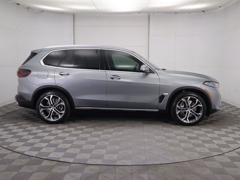 Used 2025 BMW X5 xDrive50e w/ Parking Assistance Package AWD/4WD image 4