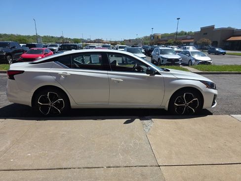 Used 2025 Nissan Altima 2.5 SR AWD/4WD image 4