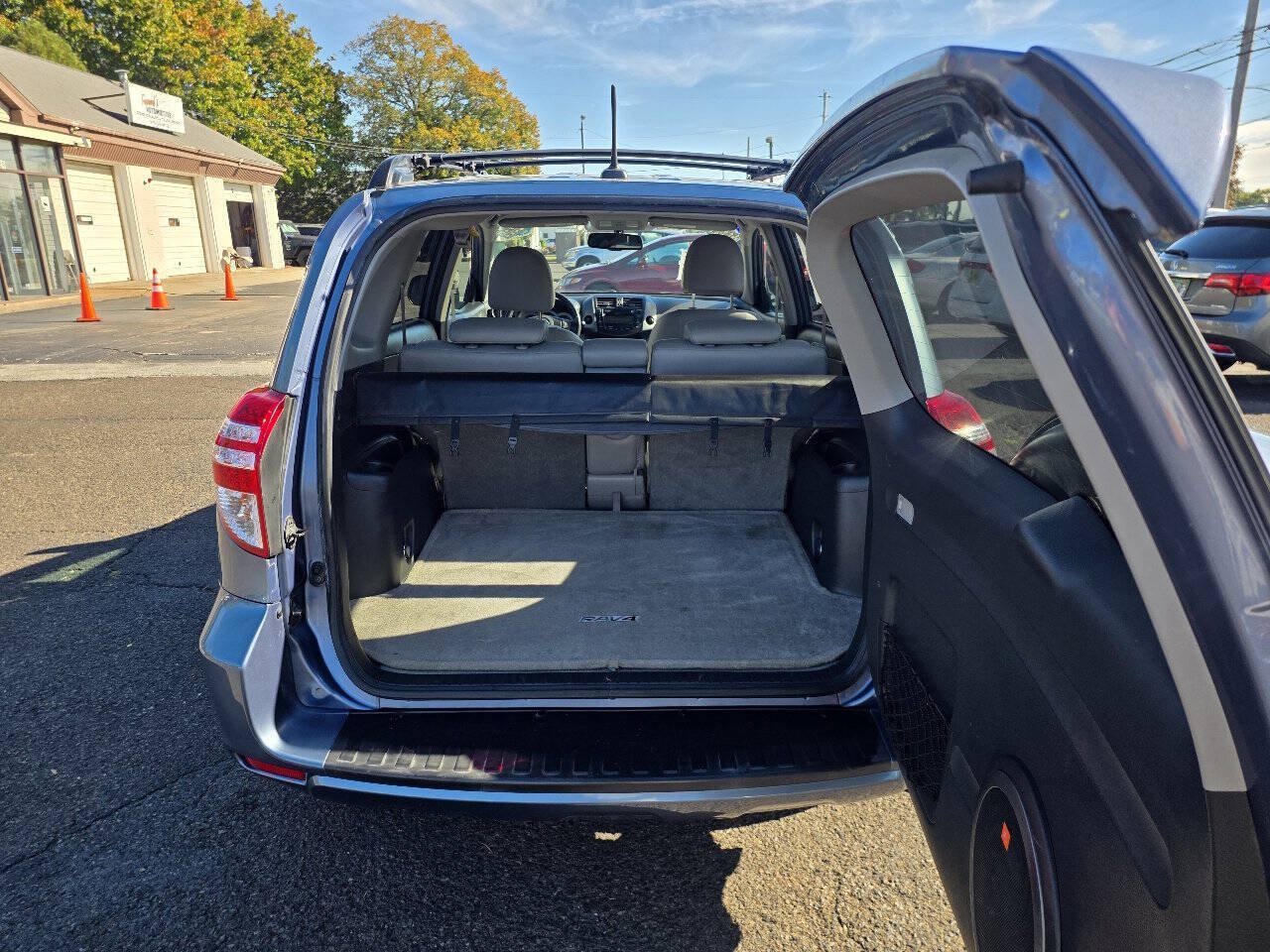 Used 2011 Toyota RAV4 Limited w/ Limited Extra Value Pkg AWD/4WD image 23