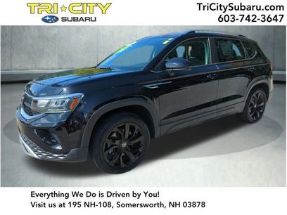 Used 2023 Volkswagen Taos SE w/ Black Wheel Package