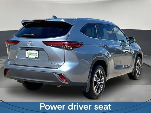 Used 2021 Toyota Highlander XLE AWD/4WD image 8
