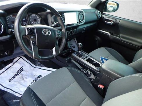 Used 2020 Toyota Tacoma TRD Off-Road image 9