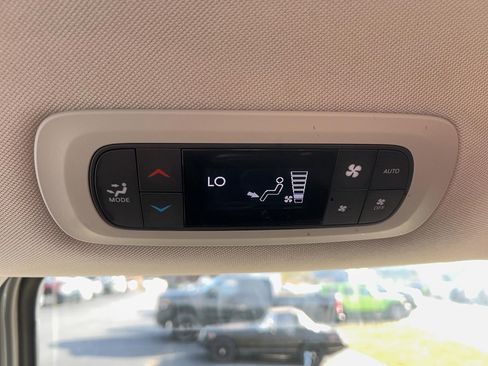 Used 2024 Chrysler Pacifica Touring-L image 27