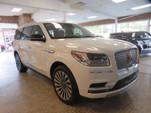 Used 2020 Lincoln Navigator Reserve w/ Luxury Package image 3