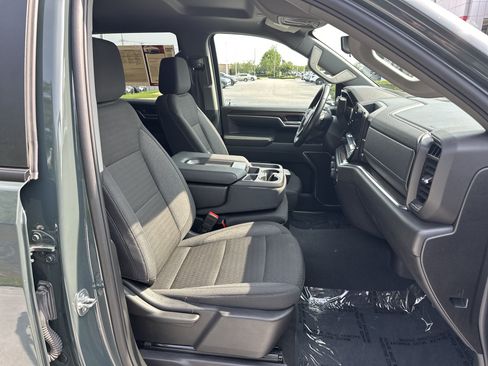Used 2025 Chevrolet Silverado 1500 LT AWD/4WD image 33