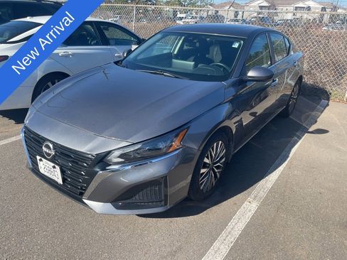 Used 2024 Nissan Altima 2.5 SV w/ SV Premium Package image 1