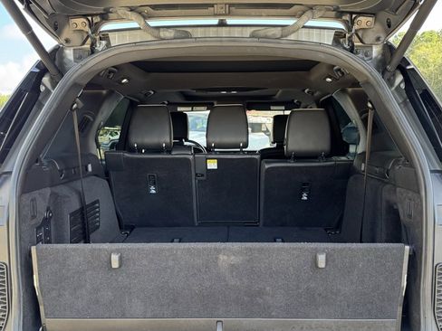 Used 2019 Land Rover Discovery HSE Luxury image 17