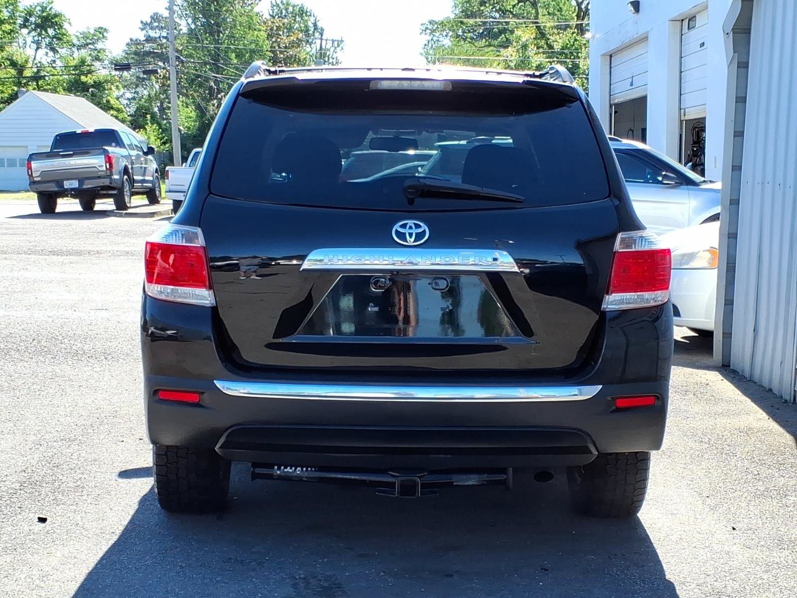 Used 2011 Toyota Highlander SE FWD image 4