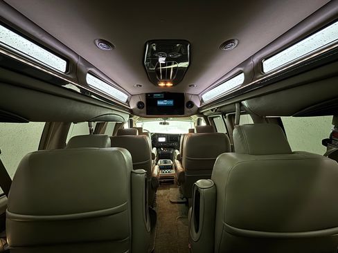 Used 2017 Chevrolet Express 2500 Extended RWD image 2