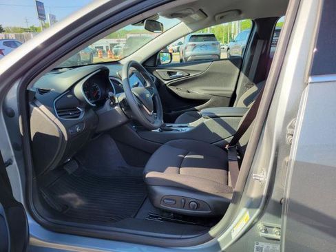 Used 2025 Chevrolet Malibu LT FWD image 8