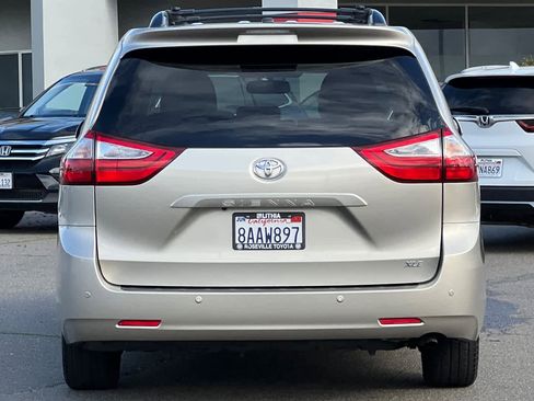 Used 2017 Toyota Sienna XLE Premium image 8