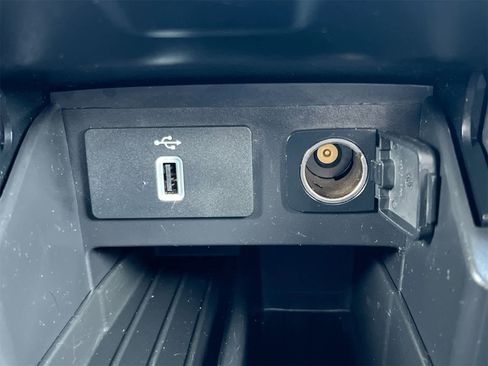 Used 2017 Ford Explorer XLT w/ Equipment Group 202A image 31