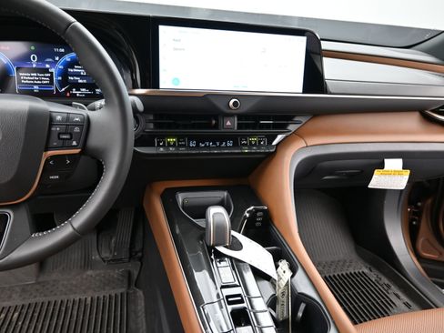 New 2025 Toyota Crown Signia image 10