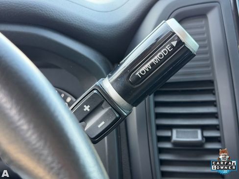 Used 2024 Nissan Titan SV w/ SV Convenience Package image 30