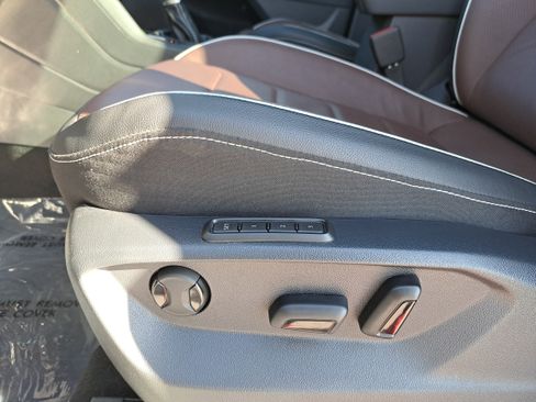 Certified 2024 Volkswagen Tiguan SEL R-Line image 27