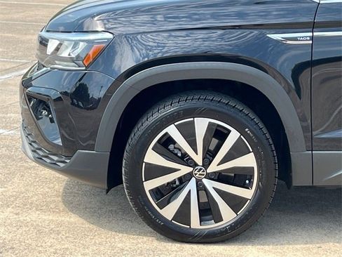 Used 2022 Volkswagen Taos SE w/ Panoramic Sunroof Package image 5