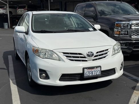Used 2013 Toyota Corolla LE w/ Premium Pkg FWD image 2