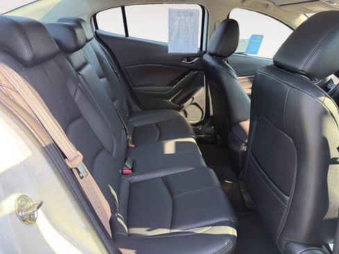 Used 2018 MAZDA MAZDA3 Touring FWD image 18