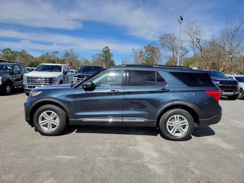 Certified 2022 Ford Explorer XLT image 2