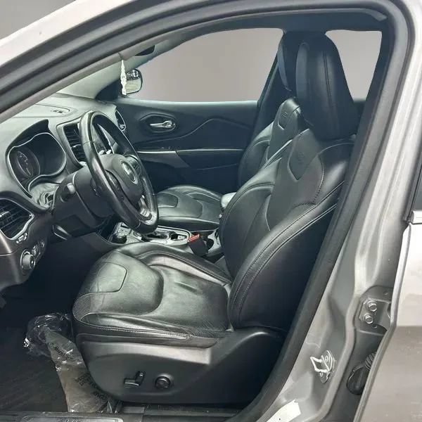 Used 2019 Jeep Cherokee Limited AWD/4WD image 10