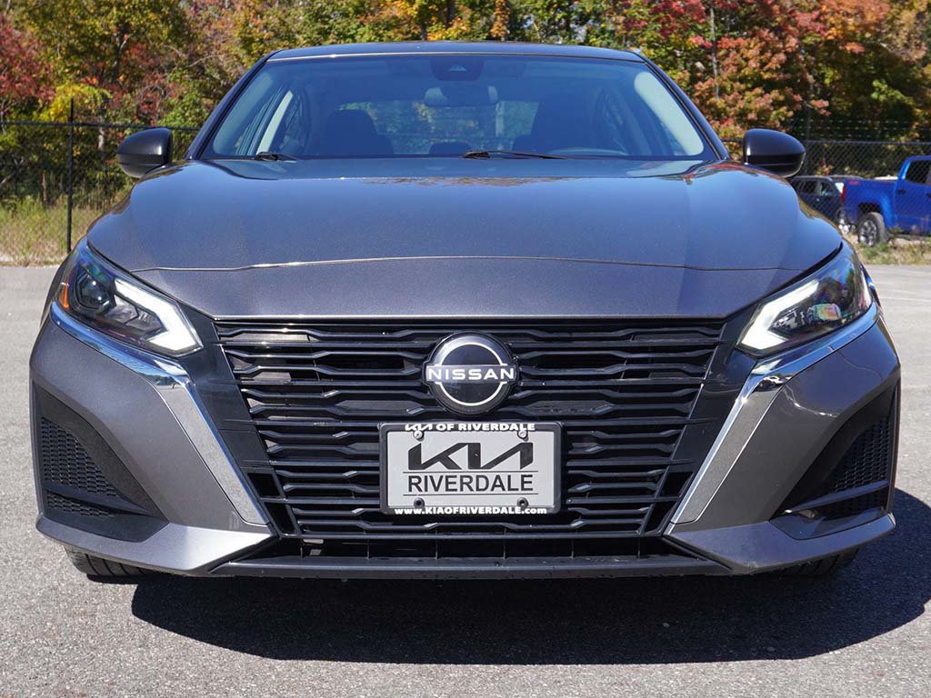 Used 2024 Nissan Altima 2.5 SV AWD/4WD image 8