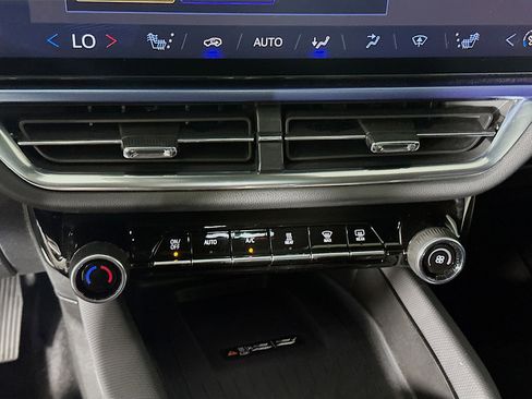 Used 2025 Chevrolet Equinox EV LT w/ Convenience Package image 24