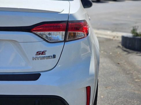 Used 2023 Toyota Corolla SE w/ SE Package FWD image 8