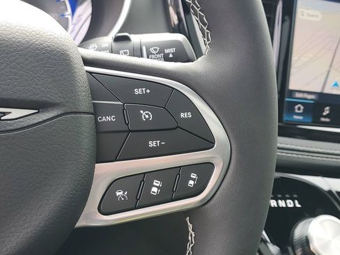 New 2027 Chrysler Pacifica Select FWD image 27