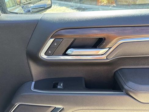 Used 2025 GMC Sierra 1500 SLT image 14