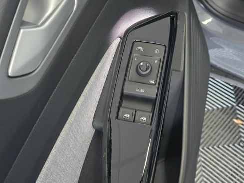 New 2026 Volkswagen ID.4 Pro AWD/4WD image 18