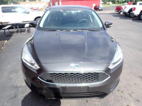 Used 2017 Ford Focus SE FWD image 2
