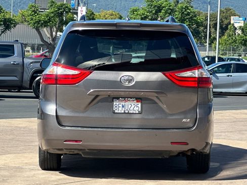 Certified 2018 Toyota Sienna XLE w/ XLE Navigation Package FWD image 5
