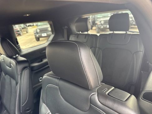 Used 2024 Jeep Grand Cherokee L Altitude image 12