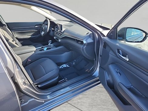 Used 2025 Nissan Altima 2.5 SV image 5