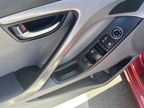 Used 2015 Hyundai Elantra SE FWD image 9