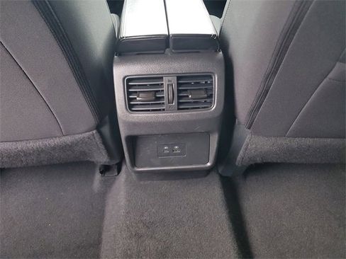Used 2023 Nissan Rogue SV image 17