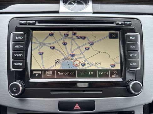 Used 2013 Volkswagen CC Executive image 18