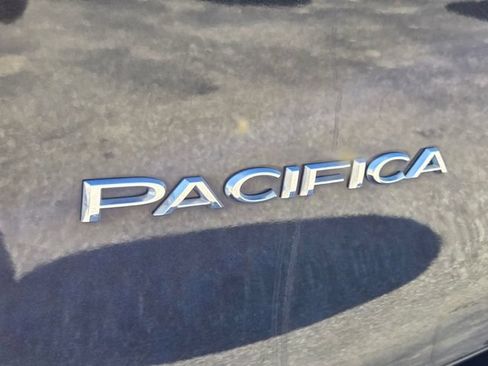 Used 2017 Chrysler Pacifica Touring FWD image 15
