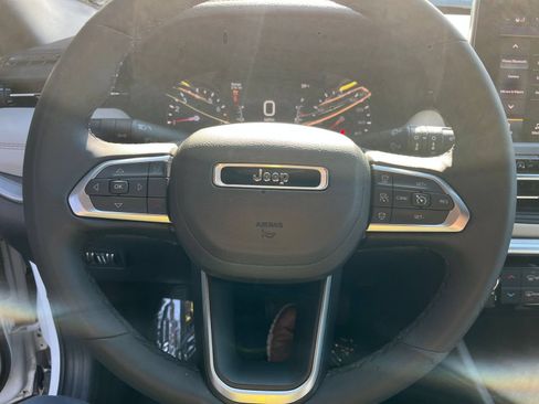 Used 2025 Jeep Compass Limited AWD/4WD image 29