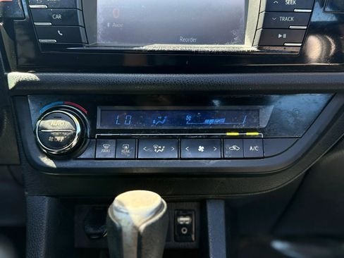 Used 2015 Toyota Corolla S FWD image 29