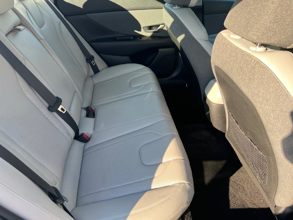Used 2024 Hyundai Elantra Limited FWD image 10