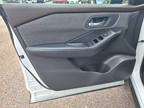 Certified 2023 Nissan Rogue SV FWD image 9