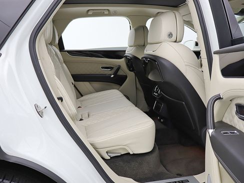 Certified 2017 Bentley Bentayga AWD/4WD image 35
