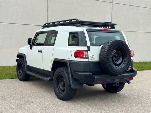 Used 2011 Toyota FJ Cruiser 4WD image 11