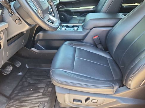 Used 2024 Ford Expedition XLT AWD/4WD image 8