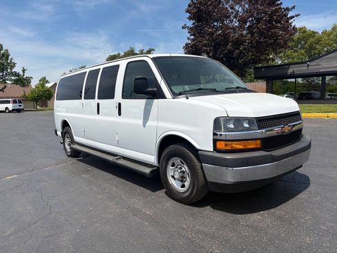 Used 2020 Chevrolet Express 3500 LT w/ LT Preferred Equipment Group RWD image 3