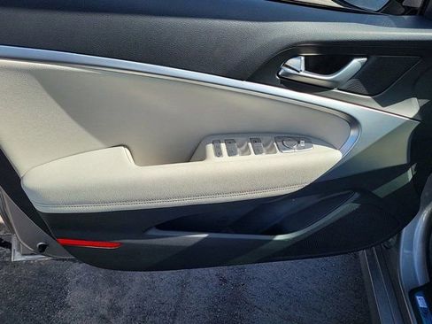 Used 2025 Genesis G70 2.5T image 15