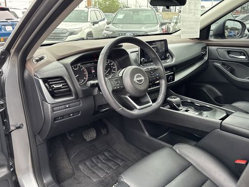 Used 2023 Nissan Rogue SV w/ SV Premium Package image 25