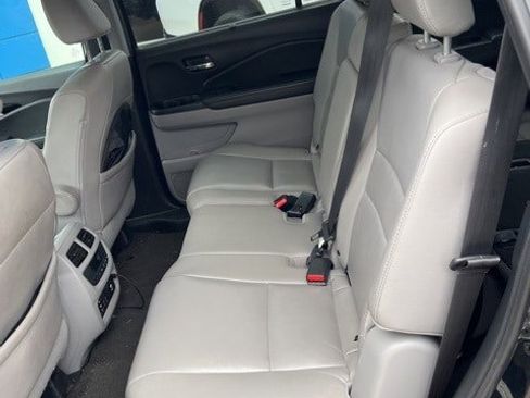 Used 2016 Honda Pilot Touring image 11